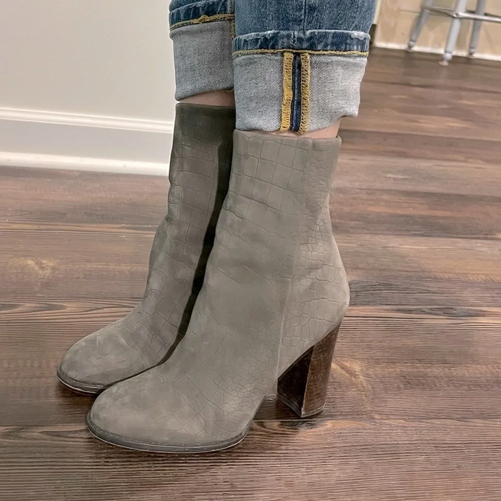 Sam Edelman gray genuine suede leather heeled ankle boots booties size 7 Croc
